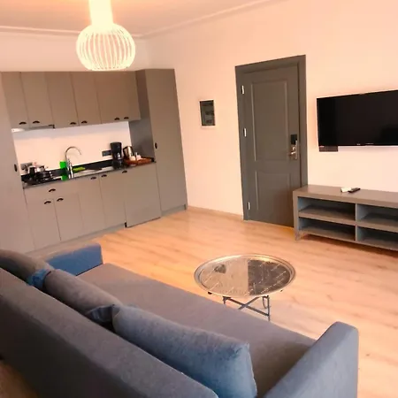 Remarkable Flat With Balcony Near Hadrian's Gate Antalya