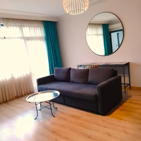 Séjour chez l'habitant Remarkable Flat With Balcony Near Hadrian's Gate Antalya