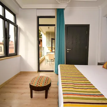 Remarkable Flat With Balcony Near Hadrian's Gate Antalya