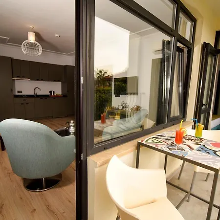 Homestay Remarkable Flat With Balcony Near Hadrian's Gate Antalya