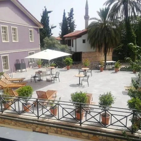 Remarkable Flat With Balcony Near Hadrian's Gate Antalya