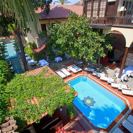 Remarkable Flat With Balcony Near Hadrian's Gate * Antalya