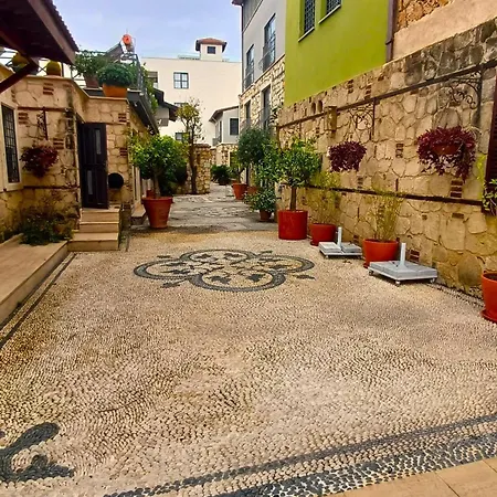 Habitación en casa particular Remarkable Flat With Balcony Near Hadrian's Gate *