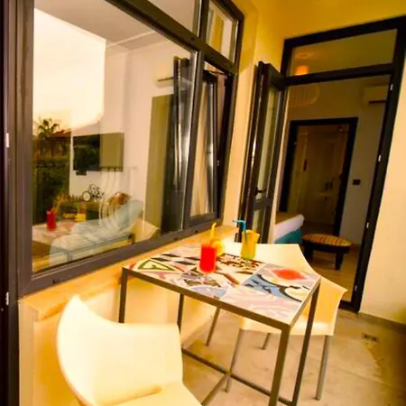 Habitación en casa particular Remarkable Flat With Balcony Near Hadrian's Gate