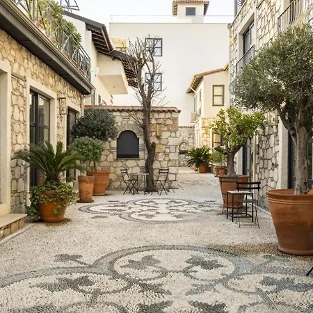 Remarkable Flat With Balcony Near Hadrian's Gate Habitación en casa particular *